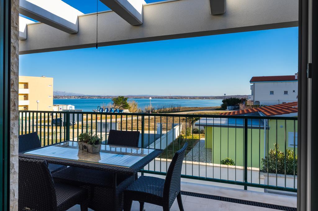 Queen Beach Apartments Nin Bagian luar foto