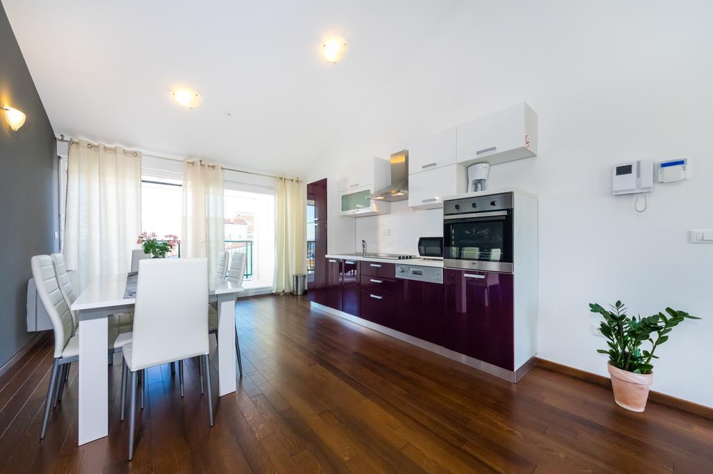 Queen Beach Apartments Nin Bagian luar foto