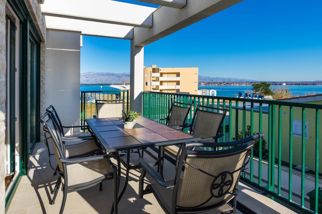Queen Beach Apartments Nin Bagian luar foto