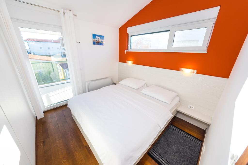 Queen Beach Apartments Nin Bagian luar foto